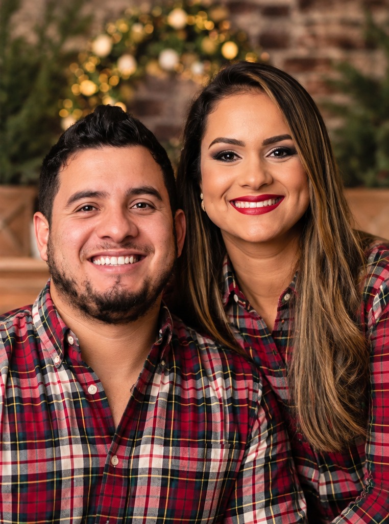 Daniel e Pâmela sorrindo lado a lado.